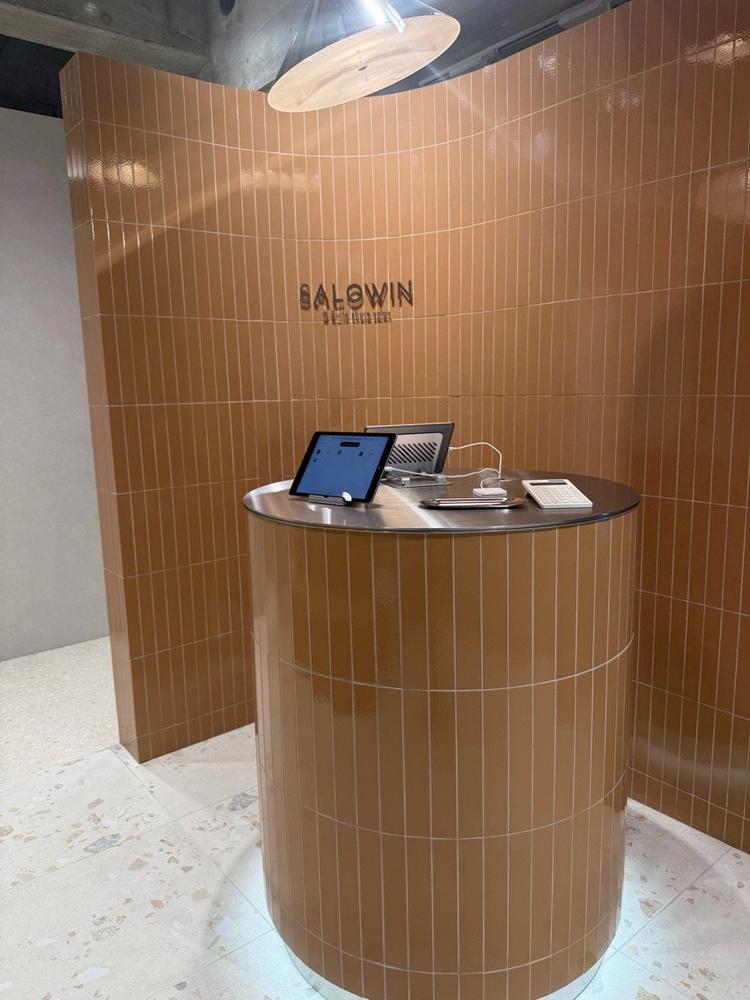 SALOWIN船橋店の内観・外観1
