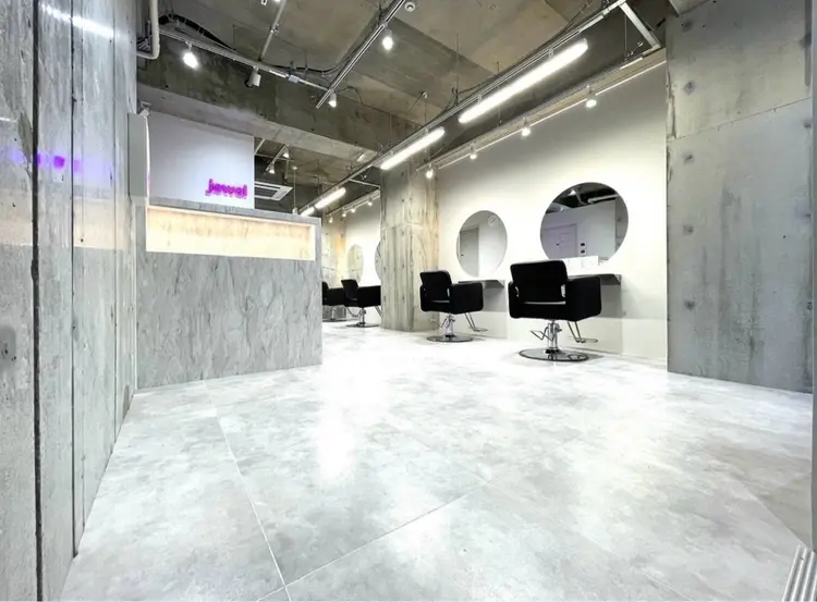 Agu hair jewel 北仙台駅前店【アグ ヘアー ジュエル】の内観・外観1