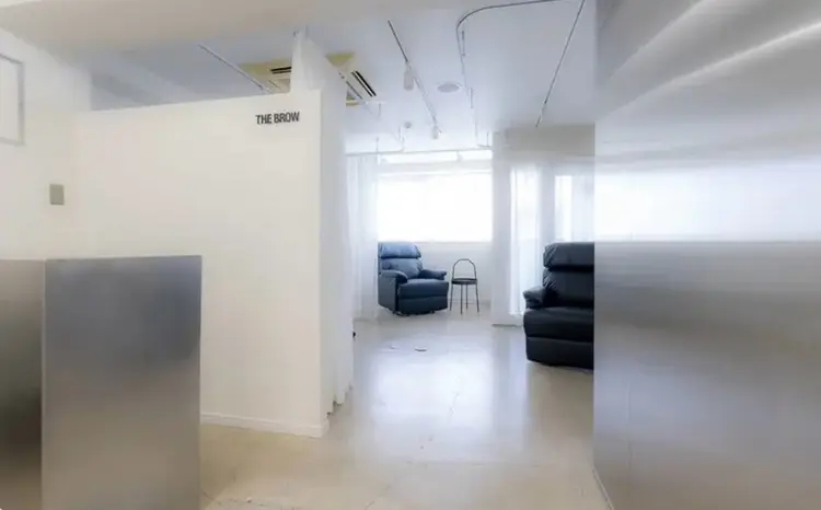 THE BROW 池袋店の内観・外観1
