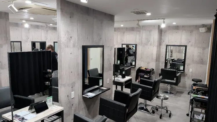 _WHITE+ 南海難波店の内観・外観2