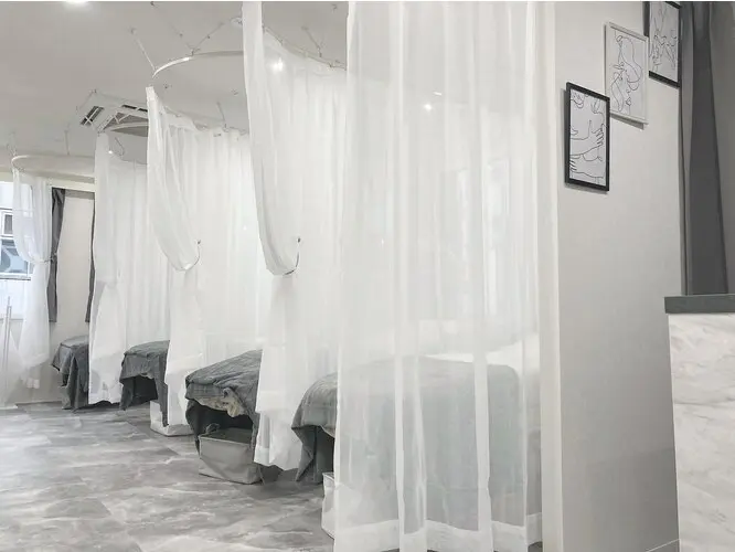 eyelash salon cheek 新宿南口店の内観・外観1