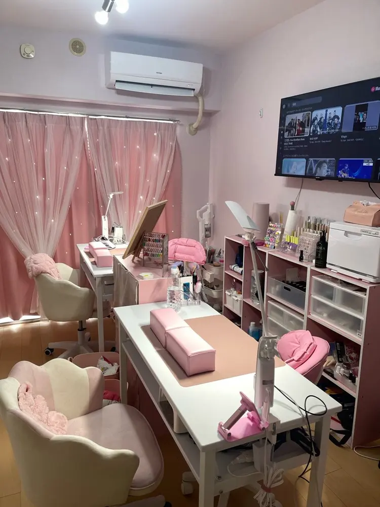 nail salon Luanaの内観・外観1