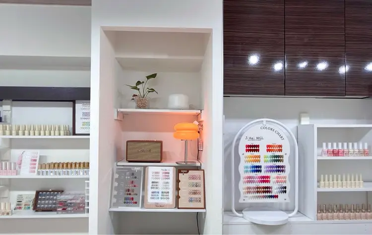 AiLy Nail 上野店の内観・外観2