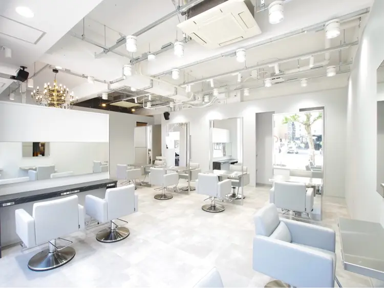 Hair&Make Allureの内観・外観2