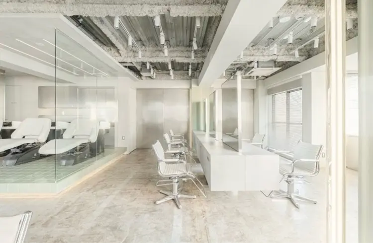 men's salon Gaudi 池袋店の内観・外観2