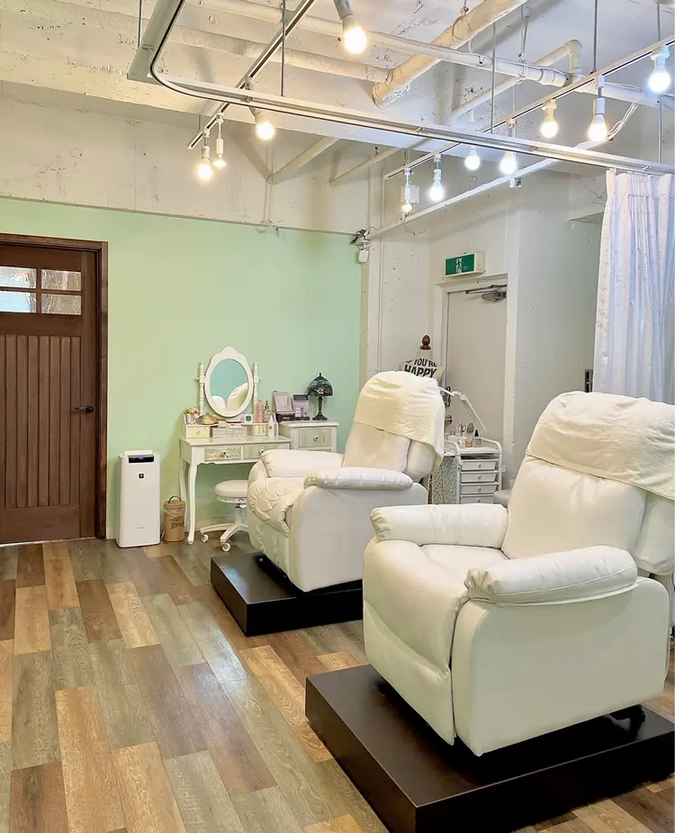 Lino kahili Eyelash&Nail 【リノカヒリ アイラッシュ&ネイル】の内観・外観2
