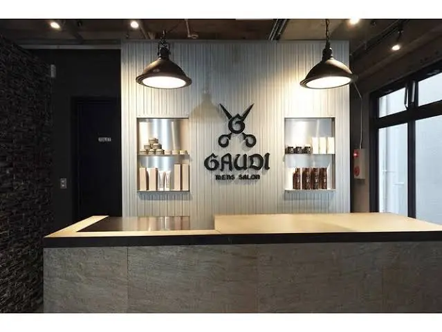 men's salon gaudi 高槻店の内観・外観2