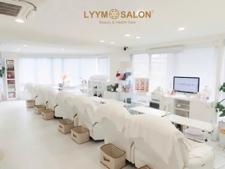 LYYM Nail Academy & Salonの内観・外観1