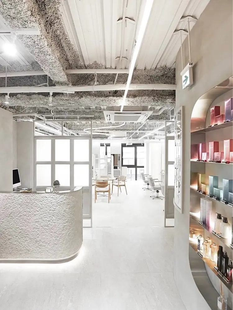 TLUUS梅田茶屋町店の内観・外観1