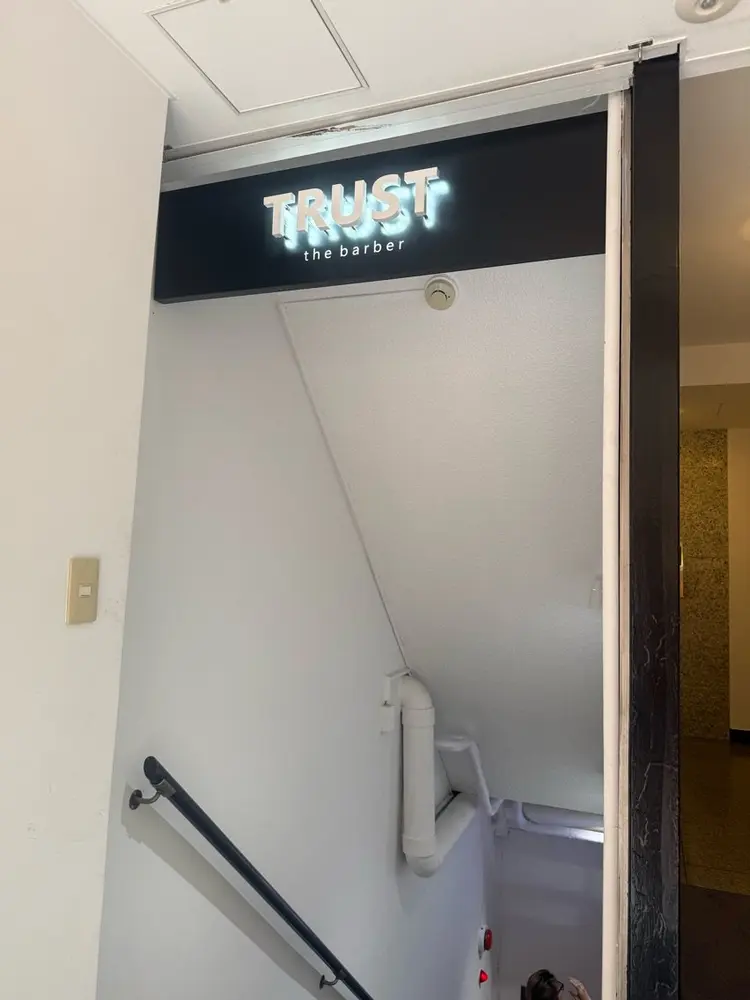 TRUST the barberの内観・外観3