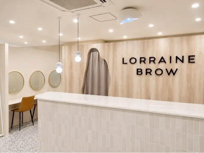 ロレインブロウ茨木市駅前店の内観・外観1