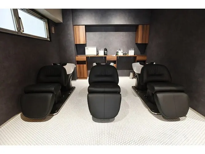 Osmann Men's Hair Salon御茶ノ水神保町店【オスマン メンズ ヘア サロン】の内観・外観1