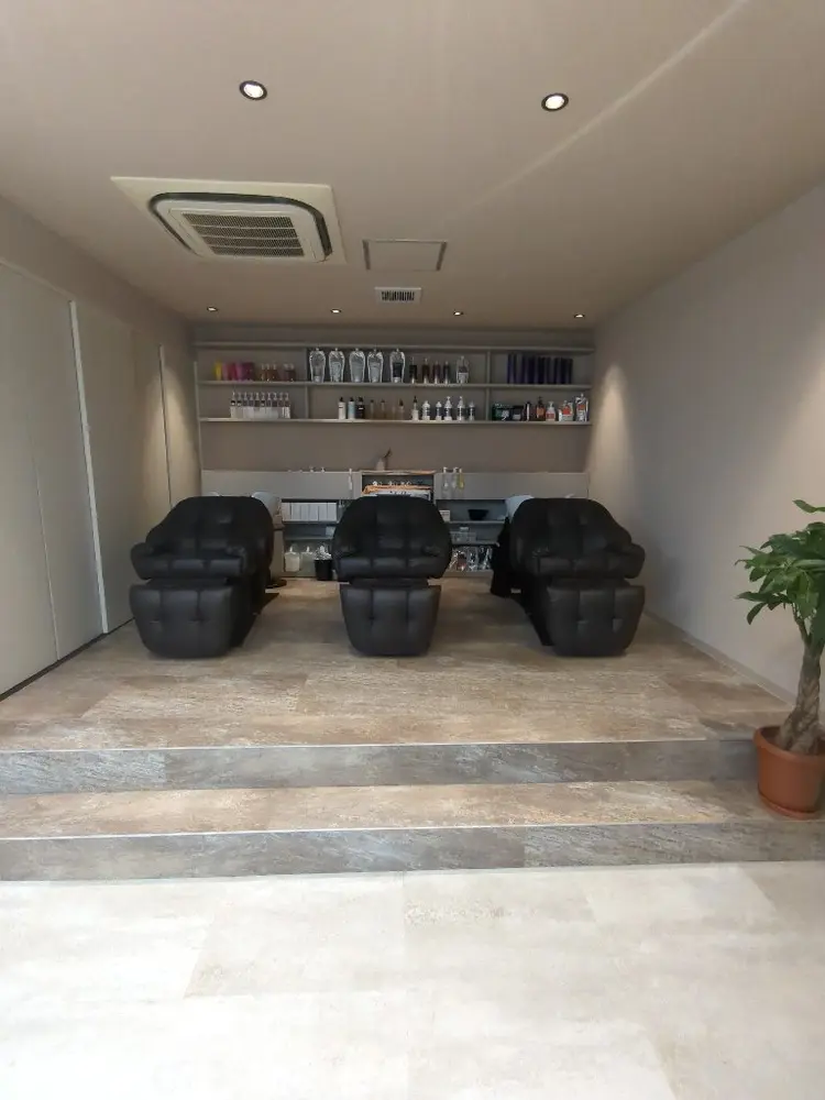 youres hair 仙台店の内観・外観3