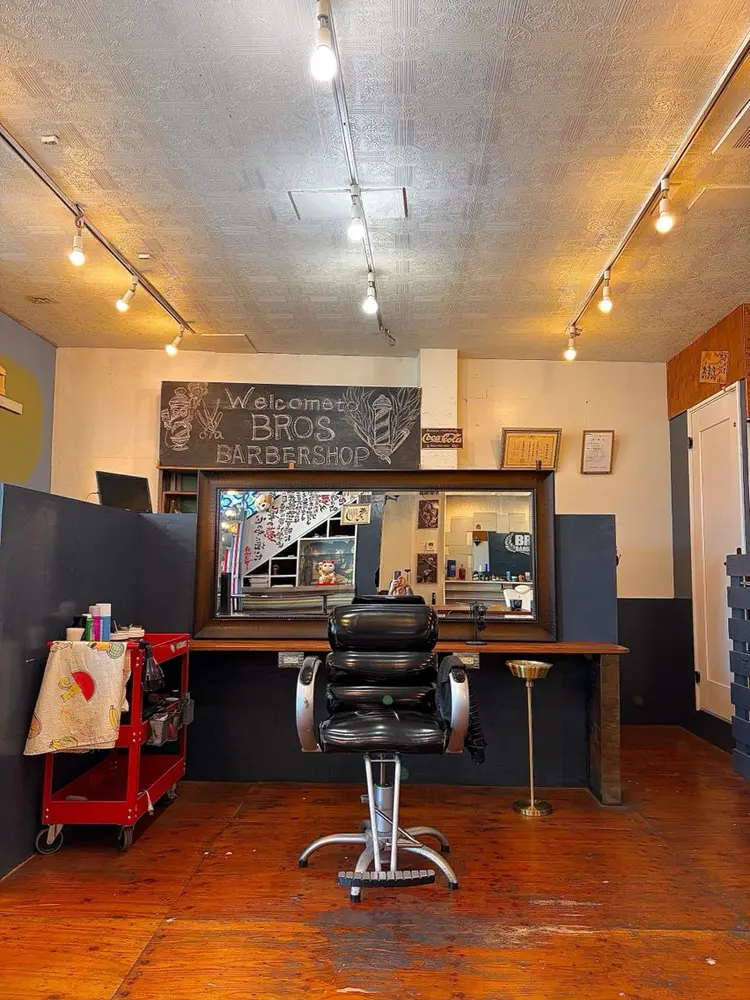 BROS  BARBERSHOPの内観・外観2