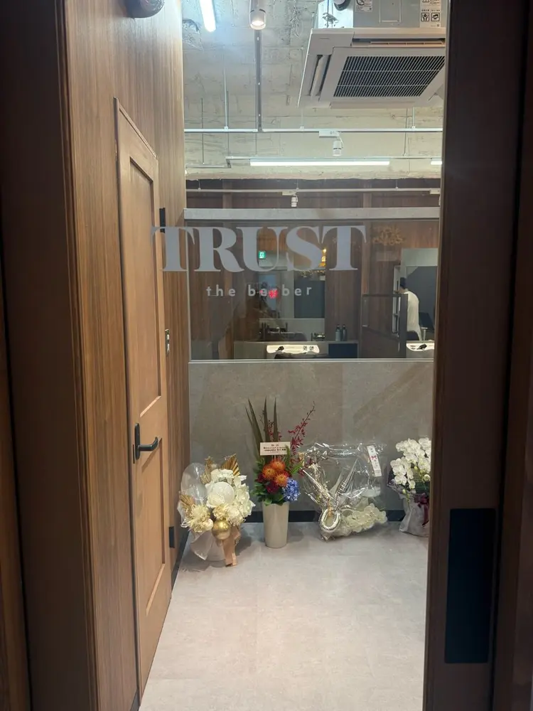TRUST the barberの内観・外観2