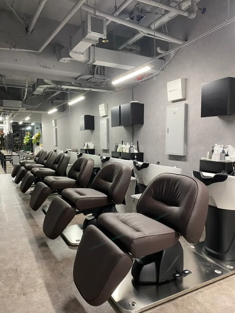 Selene hair 梅田店の内観・外観2