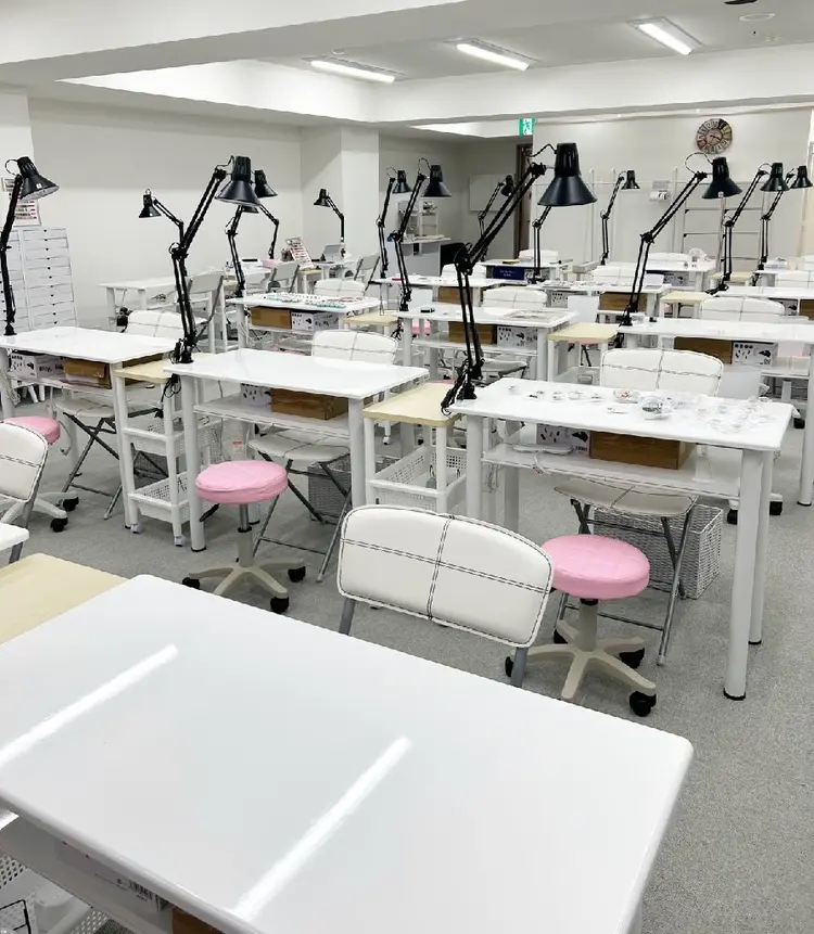 東海最大級ネイルサロンbyレディスペネイルの内観・外観1