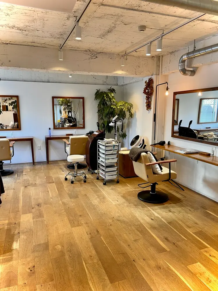 Hair&LifeStyle  TOMOSの内観・外観1