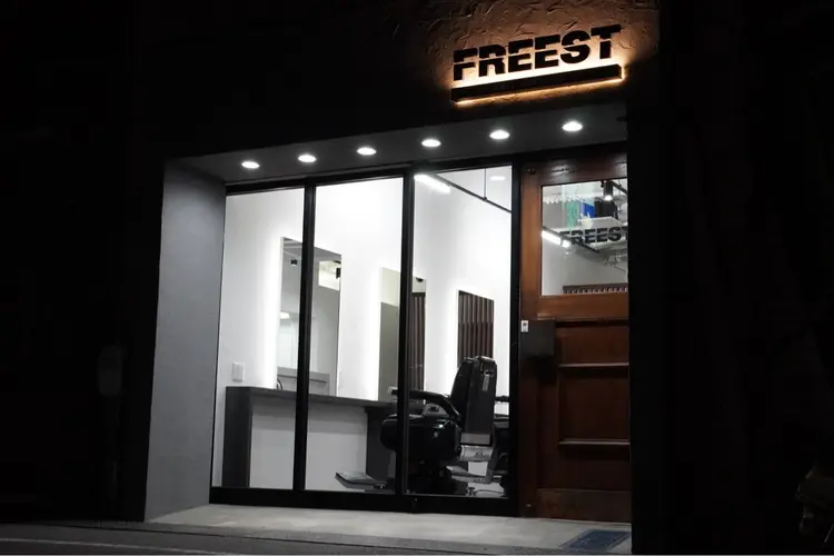 FREESTの内観・外観1