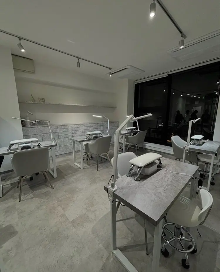 IROHANAIL三条河原町店の内観・外観1