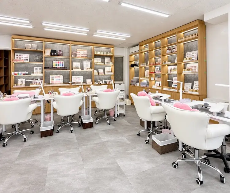 ROYAL  NAILの内観・外観2