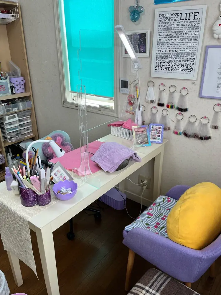 BEE NAILの内観・外観1