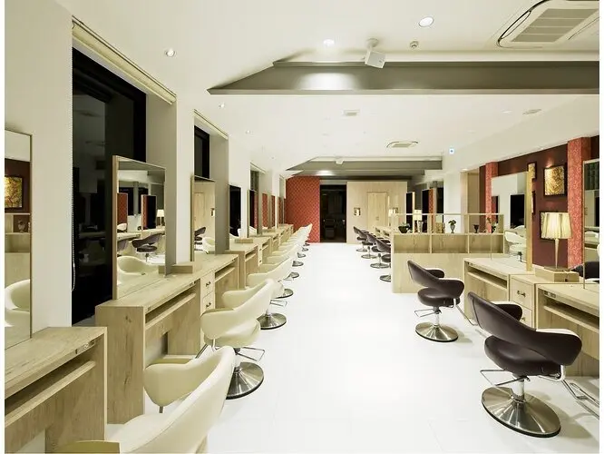 hair &make Earth 岡崎店の内観・外観2