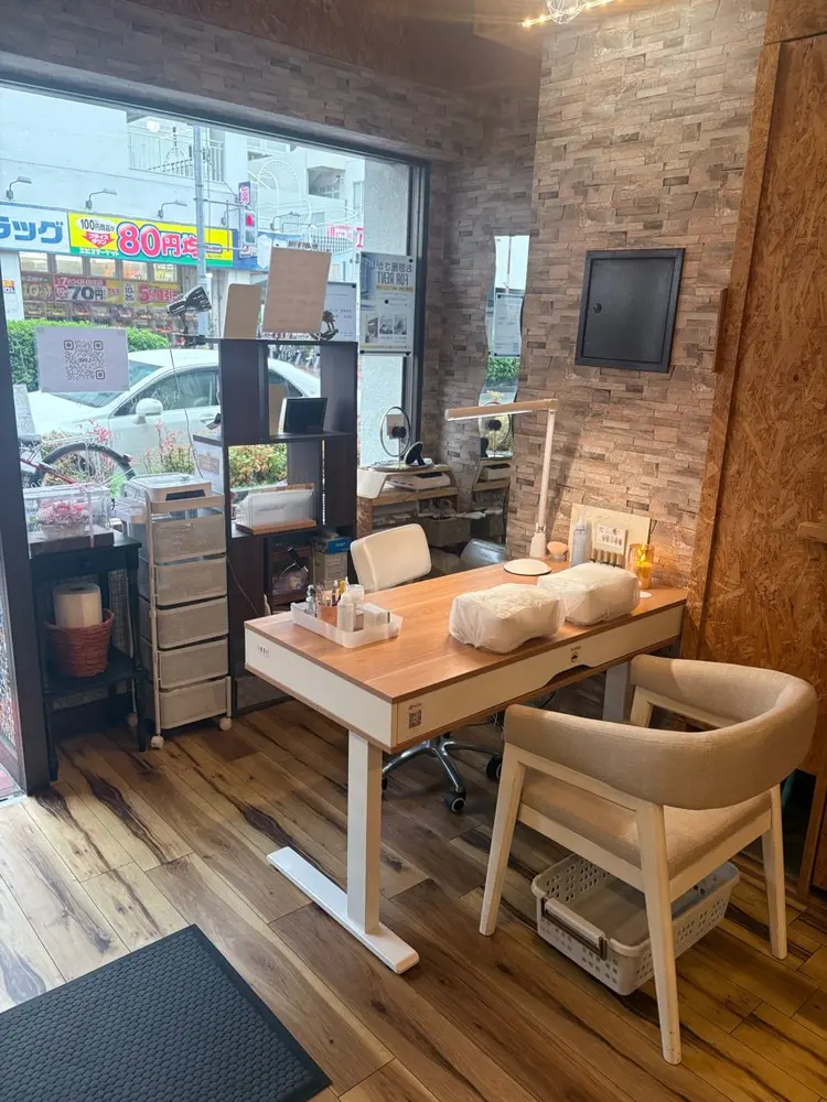 AND.here NAIL門真市駅前店の内観・外観1