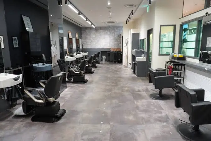 メンズ理容室 FRANK'S BARBER LIBERALDの内観・外観2