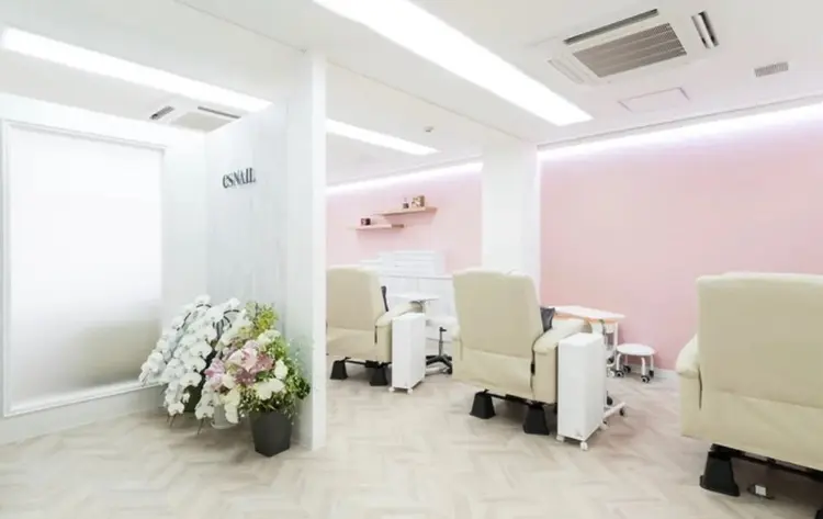esNAIL新宿西口店の内観・外観2