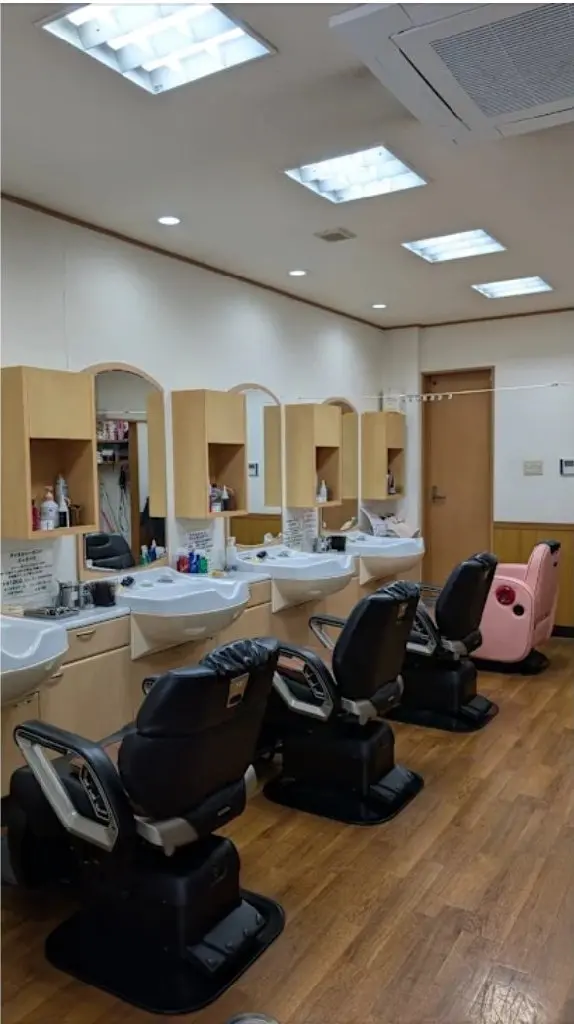 ヘアーハウスハバの内観・外観2
