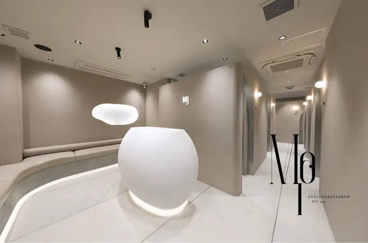 eyelush&eyebrow MOIの内観・外観1