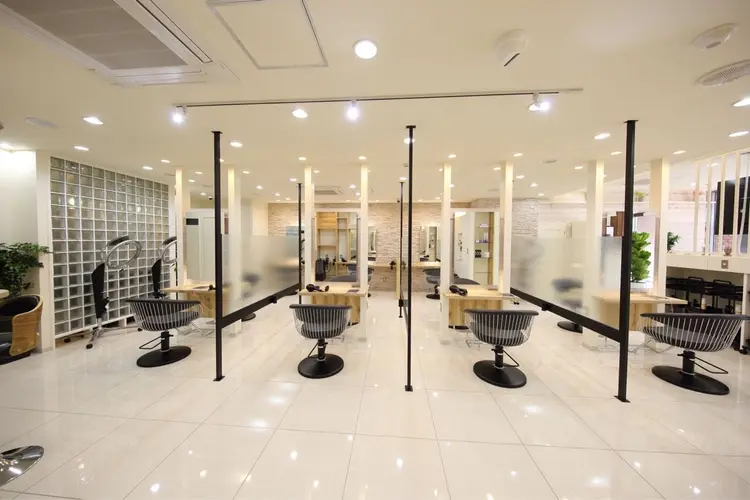 HAIR ＆ MAKE Seek　NEXT八王子の内観・外観1