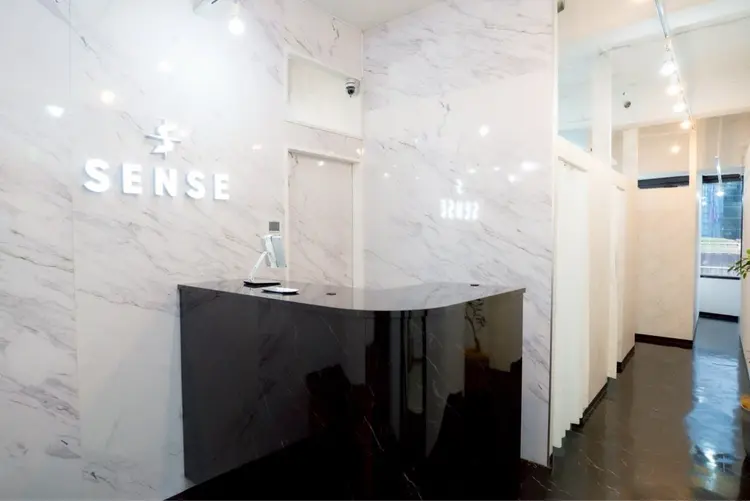 SENSE新宿西口店の内観・外観2