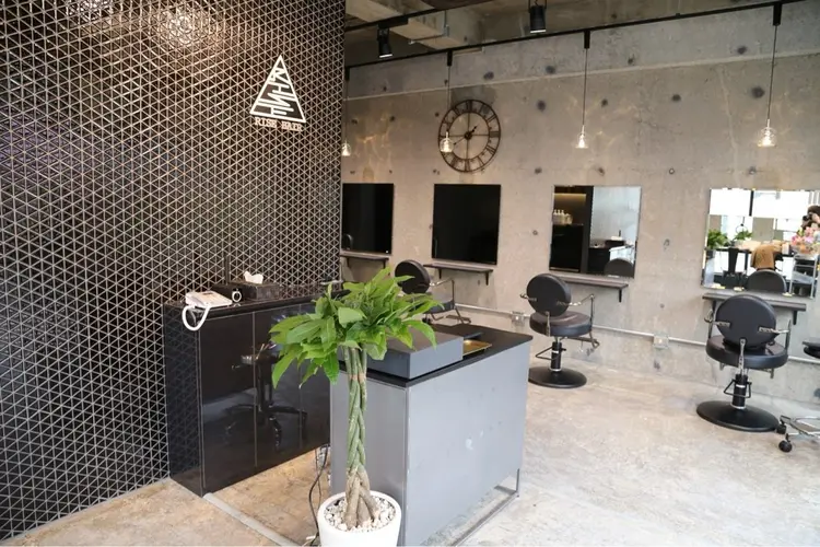 Men's salon RISE TOKYO 新小岩店の内観・外観1