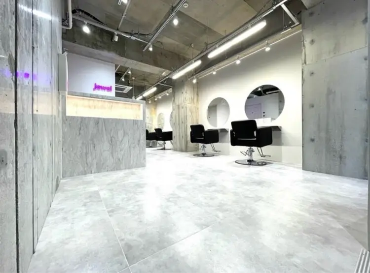 Agu hair jewel 北仙台駅前店【アグ ヘアー ジュエル】の内観・外観1