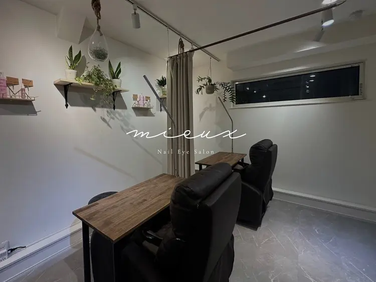 Nail Eye Salon mieuxの内観・外観1