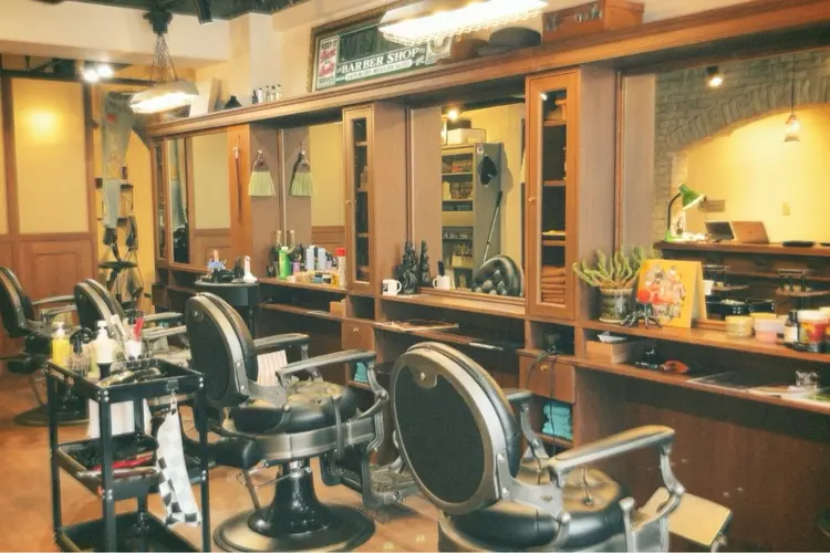 WEST END BARBER SHOPの内観・外観2