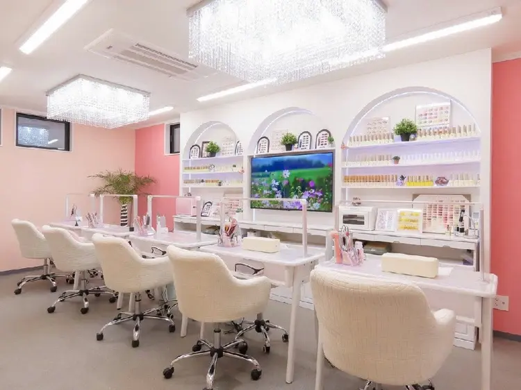 YURI NAIL 船橋店の内観・外観2
