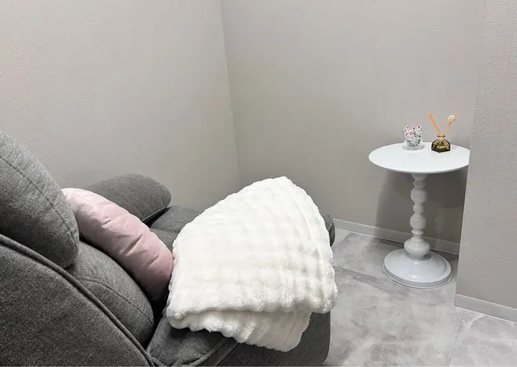 BROW+梅田店[ブロウタス]の内観・外観1