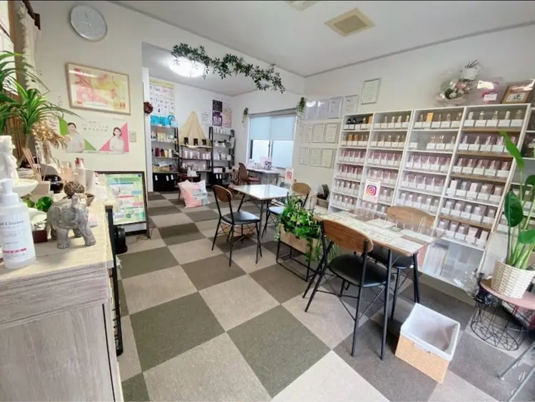 メナードフェイシャルサロン高場店の内観・外観1