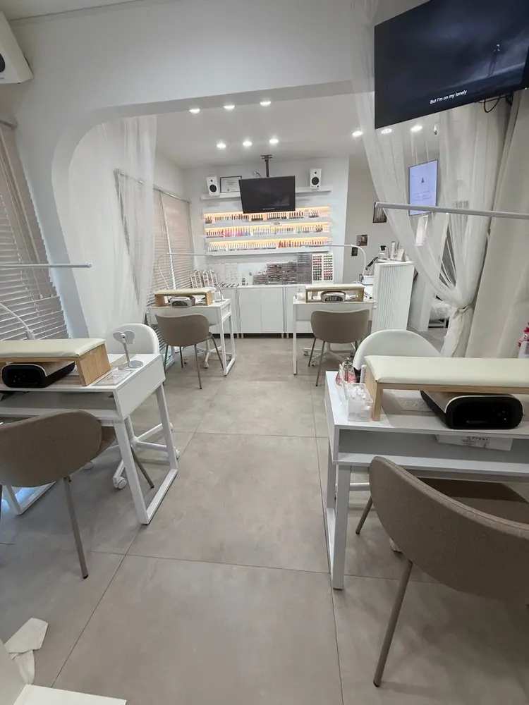 SOM NAILの内観・外観1