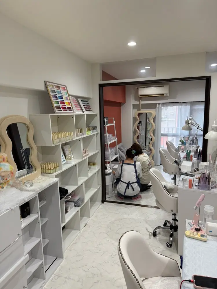 ARIA Nail Beauty 新宿歌舞伎町の内観・外観1