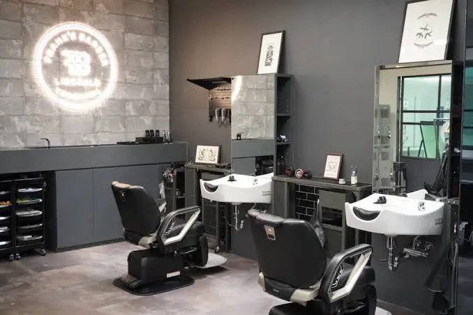 メンズ理容室 FRANK'S BARBER LIBERALDの内観・外観1