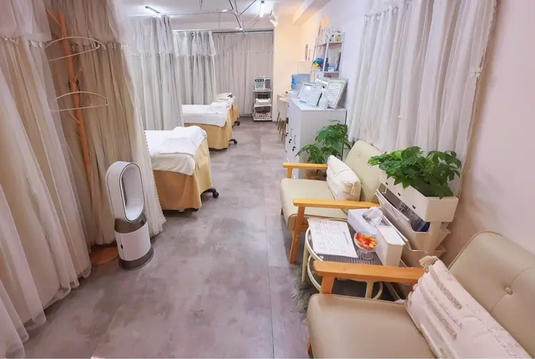 BEAUTY HUB 新宿西口の内観・外観1