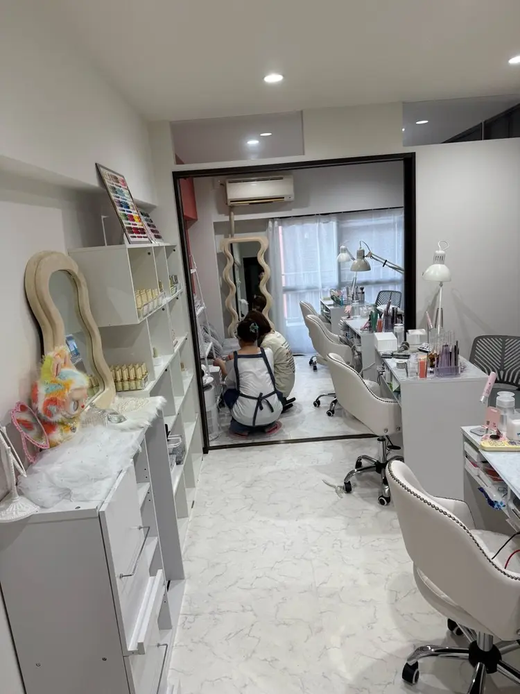 ARIA Nail Beauty 新宿歌舞伎町の内観・外観2
