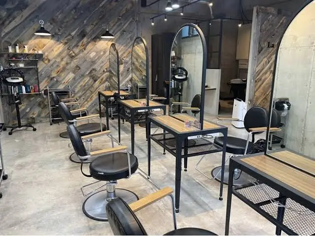 La fith hair root 大橋店【ラフィスヘアー ルート】の内観・外観1