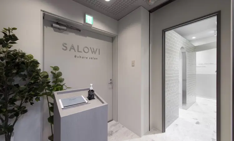 SALOWIN新宿三丁目店の内観・外観1