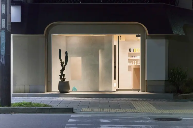 SOLAS緑地公園店の内観・外観1