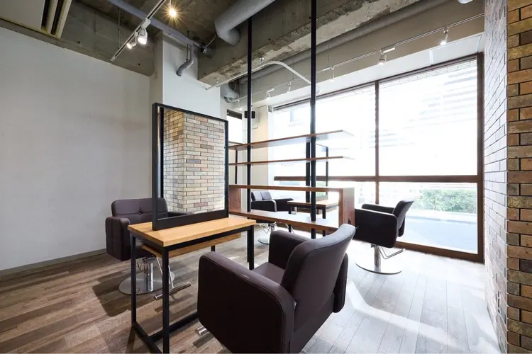 Leonie千葉店の内観・外観2